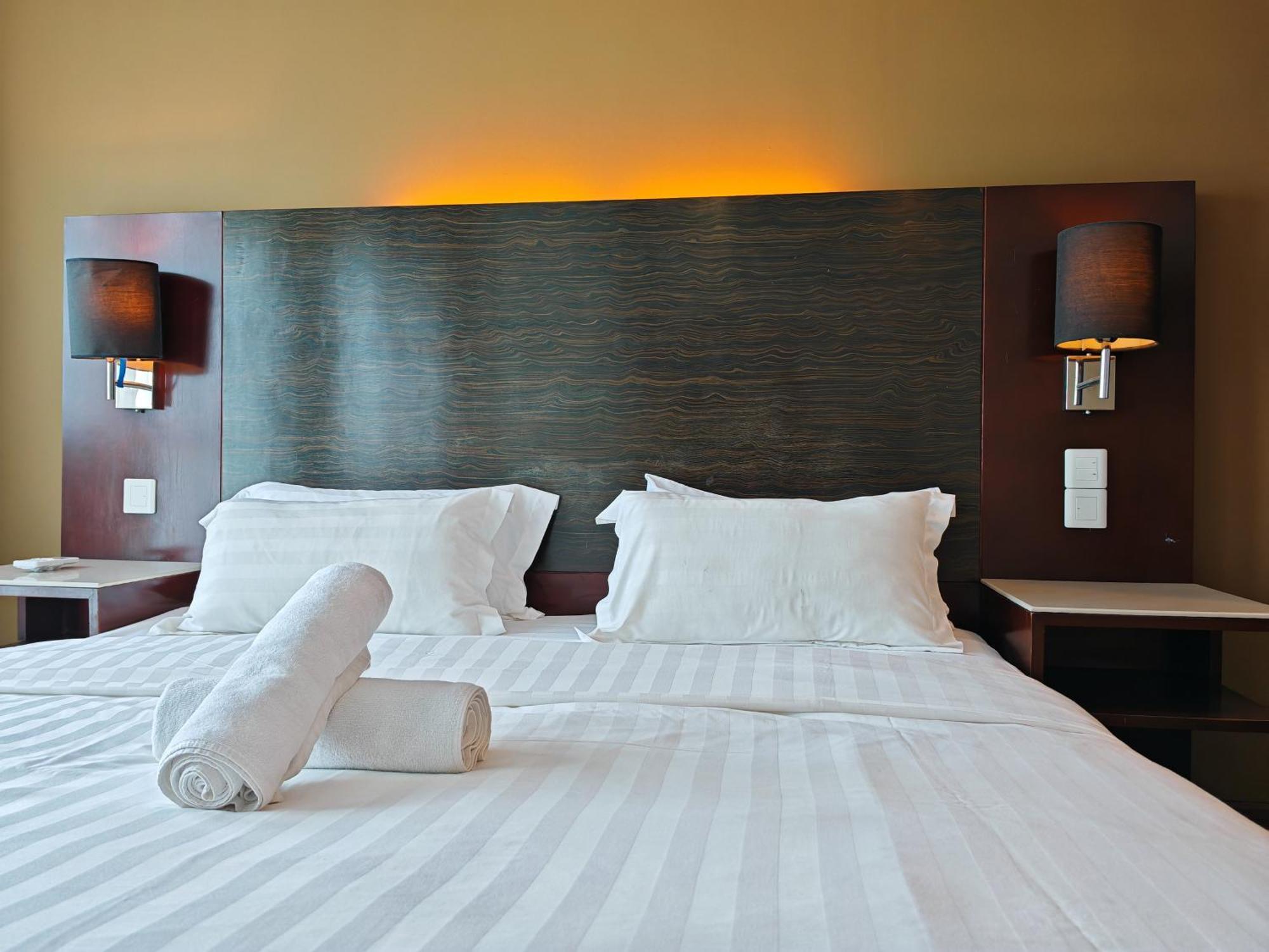 Meetsuite At Ming Garden
